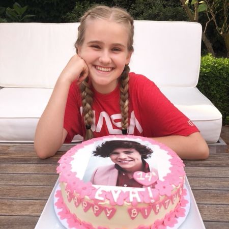 Eva Hauge was photographed on her birthday with Harry Style Birthday Cake.